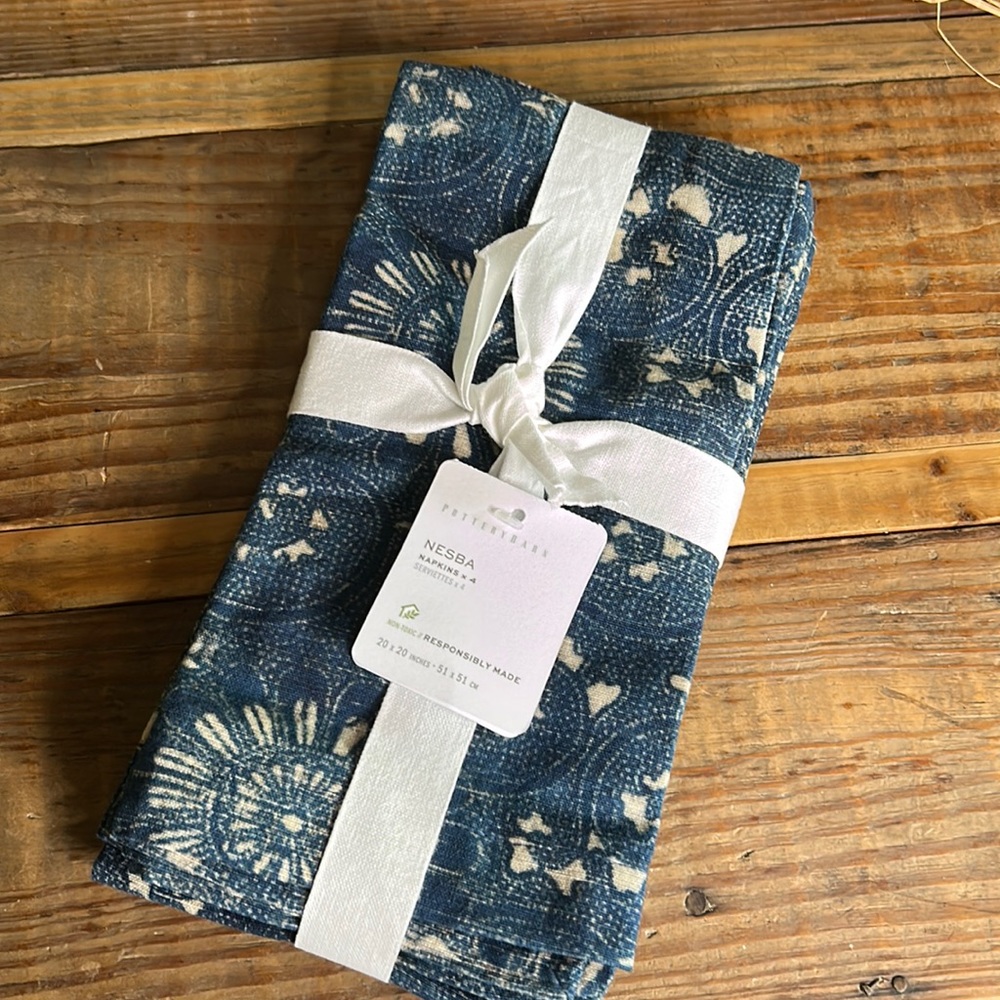 Pottery Barn Nesba set of 4 napkins BNWT
